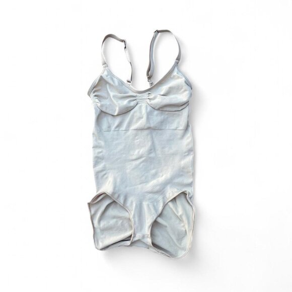 skims nude sculpting bodysuit - Picture 1 of 7